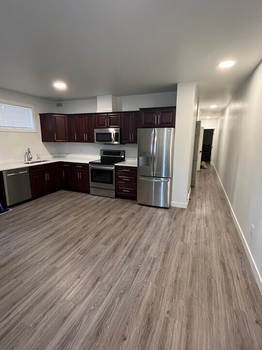 492 A Hethrington Ave in Winnipeg, MB - Building Photo
