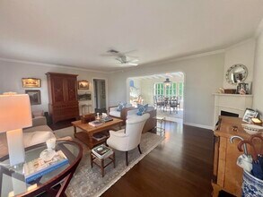 230 Colonial Ln in Palm Beach, FL - Building Photo - Building Photo