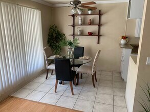 1221 S Sherbourne Dr in Los Angeles, CA - Foto de edificio - Building Photo