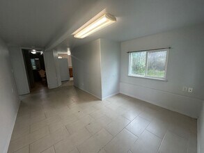 1521 Kinoole St in Hilo, HI - Building Photo - Building Photo