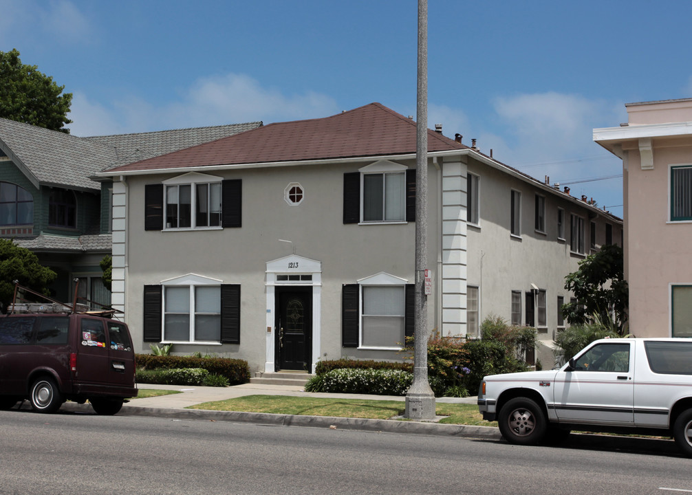 1213 E Ocean Blvd in Long Beach, CA - Building Photo