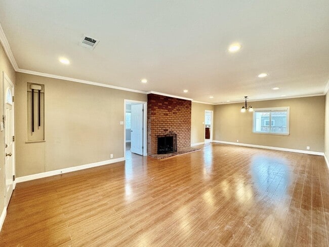 3801 Pacific Blvd in San Mateo, CA - Building Photo - Building Photo