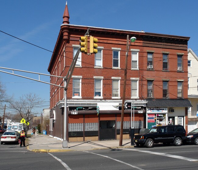 271 Avenue C in Bayonne, NJ - Foto de edificio - Building Photo