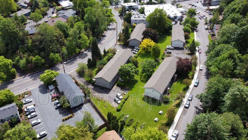 1415 SW Custer Dr in Portland, OR - Building Photo