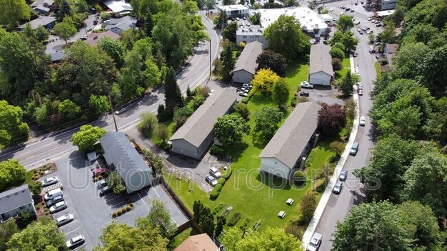property at 1415 SW Custer Dr
