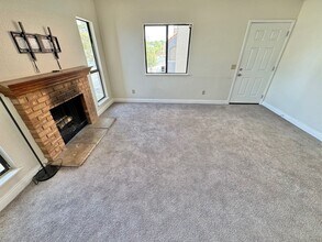 811 Bass Dr in Henderson, NV - Building Photo - Building Photo
