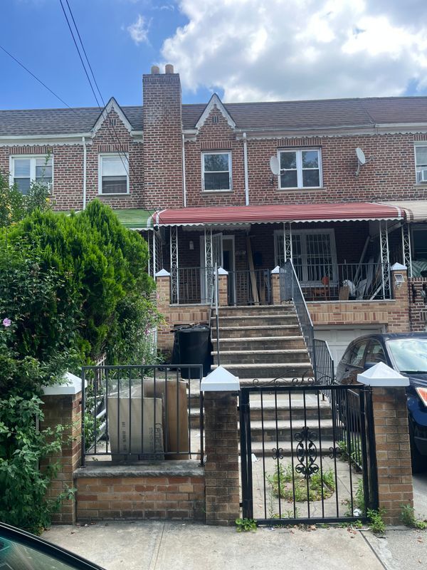 property at 171 E 59th St
