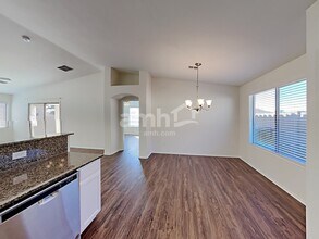 12427 N Floating Feather Ln in Marana, AZ - Foto de edificio - Building Photo