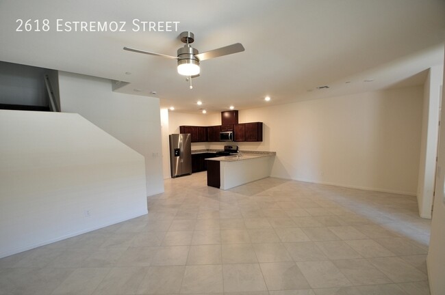 2618 Estremoz St in Henderson, NV - Building Photo - Building Photo