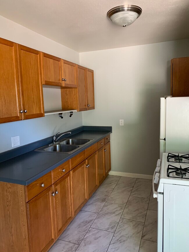 1855 Stanley Ave Apartments and Nearby Signal Hill Apartments For Rent