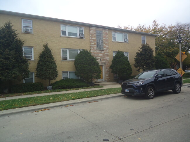 4936 Greenwood St, Unit 1E photo'