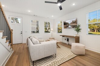 1324 Van Buren Ave in Fayetteville, AR - Foto de edificio - Building Photo