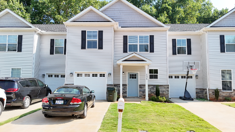 235 Marshland Ln in Greer, SC - Building Photo