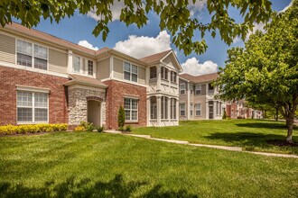 Pebble Brook Village in Noblesville, IN - Foto de edificio - Building Photo