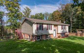 700 Black Bear Run Rd in Christiansburg, VA - Foto de edificio - Building Photo