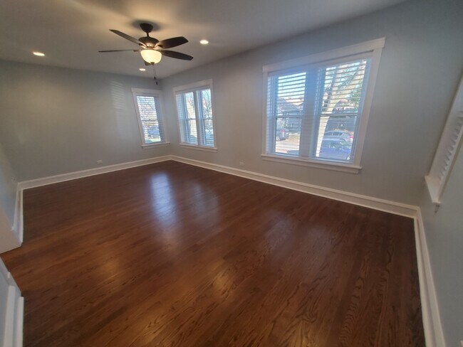 5310 N Luna Ave in Chicago, IL - Building Photo - Building Photo