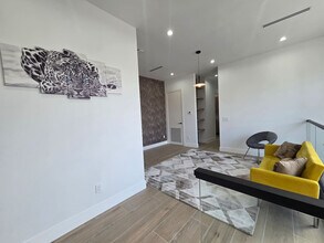 1812 Miami Rd in Fort Lauderdale, FL - Foto de edificio - Building Photo