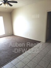 114 Honey Bee Dr in Joshua, TX - Foto de edificio - Building Photo