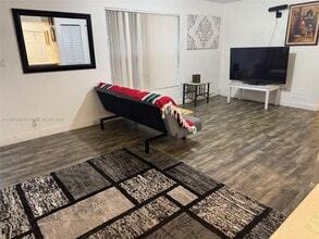 2452 Madison St in Hollywood, FL - Building Photo - Building Photo