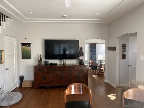 100 S Kings Rd, Unit 100 S Kings in Los Angeles, CA - Building Photo - Building Photo