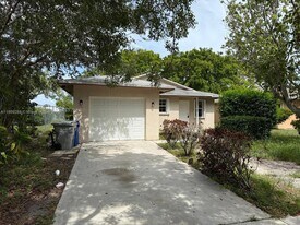 1592 NW 7th Terrace in Pompano Beach, FL - Building Photo