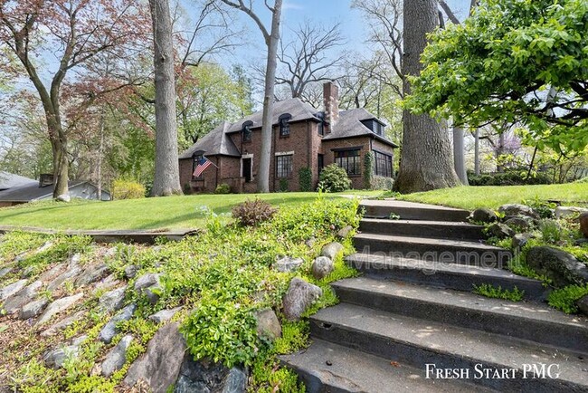 property at 28 Woodmer Ln