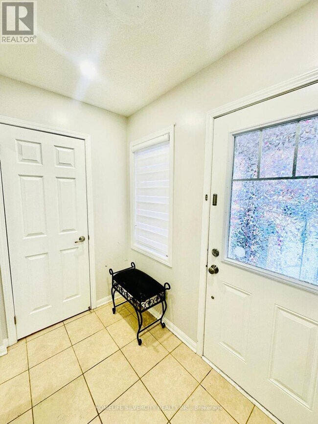 29 Lathbury St in Brampton, ON - Building Photo - Building Photo