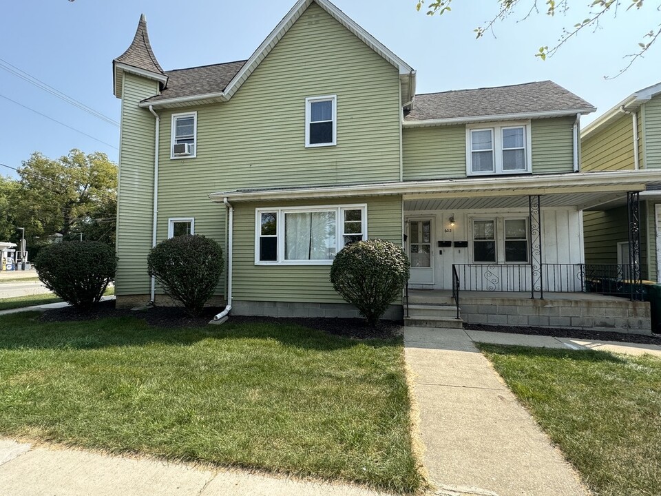 602 S State St in Lockport, IL - Building Photo