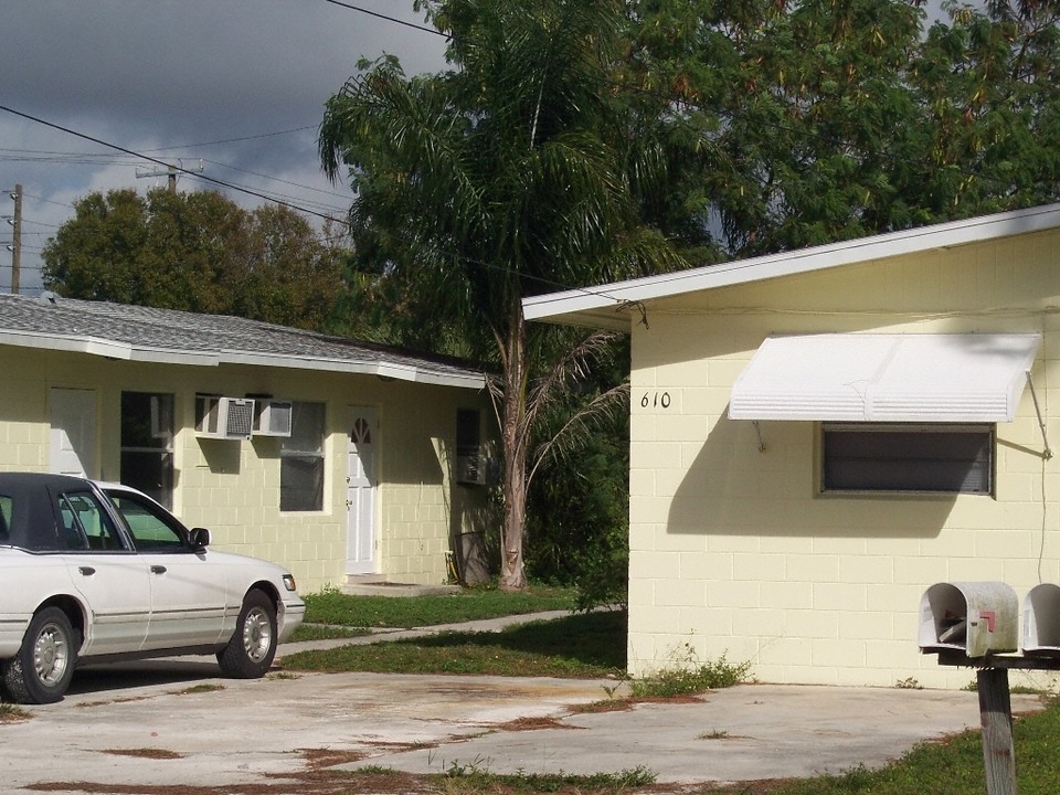 506-608 Holly Ave in Fort Pierce, FL - Building Photo