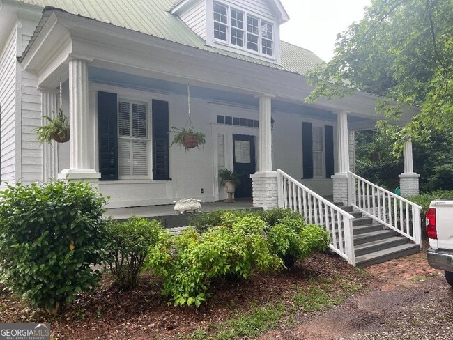 property at 568 S Talbotton St