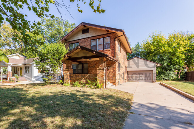 1406 Woodrow Ave in Wichita, KS - Foto de edificio - Building Photo