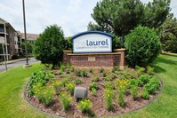 The Laurel West in Golden Valley, MN - Foto de edificio - Building Photo