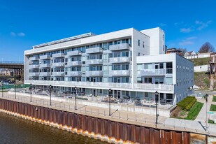 Edge Condominiums in Milwaukee, WI - Building Photo