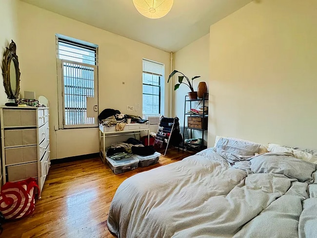 344 E 9th St in New York, NY - Building Photo - Building Photo