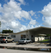 6025 Polk St in Hollywood, FL - Building Photo - Building Photo