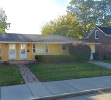310 S 10th St in Belleville, IL - Building Photo