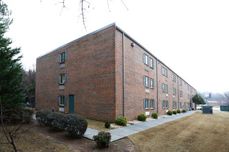 Huntwood Terrace in Cartersville, GA - Building Photo - Building Photo