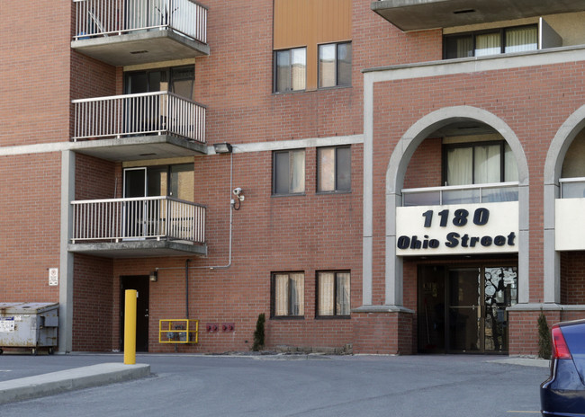 Ohio Towers in Ottawa, ON - Building Photo - Building Photo