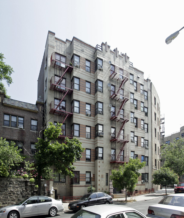 161 E 206th St in Bronx, NY - Building Photo