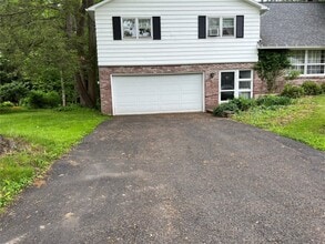 2436 Rhonda Dr in Vestal, NY - Building Photo - Building Photo