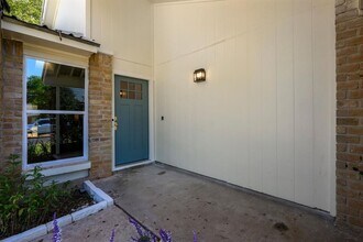 1114 Stoneoak Ln in Austin, TX - Building Photo - Building Photo