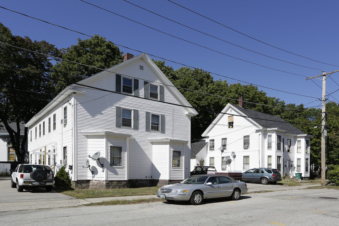 19-25 Academy St in Rochester, NH - Building Photo