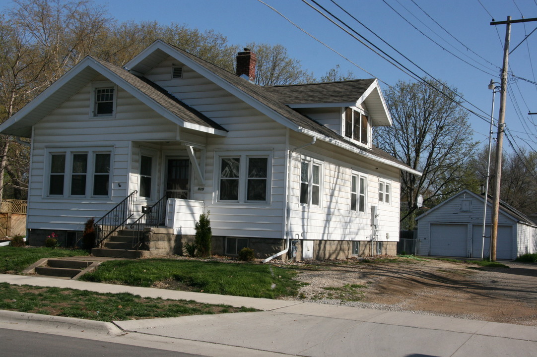 515 W 6th St in Cedar Falls, IA - Building Photo