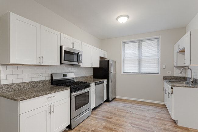 3320 W Diversey Ave in Chicago, IL - Building Photo - Building Photo