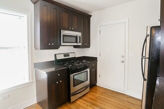 3820 N Sheffield Ave, Unit 2E in Chicago, IL - Building Photo - Building Photo
