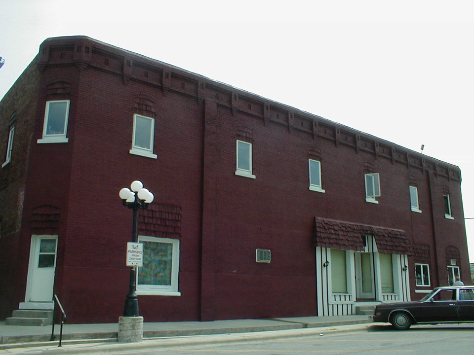 102 S Center, Colfax IL in Colfax, IL - Building Photo