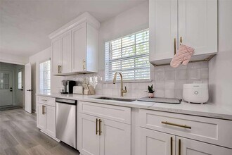 13902 Wickersham Ln in Houston, TX - Building Photo - Building Photo