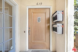 619 N Plymouth Blvd in Los Angeles, CA - Building Photo - Building Photo