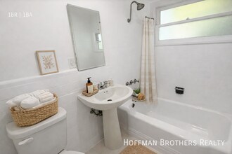 637 Cloverdale Ave in Los Angeles, CA - Building Photo - Building Photo