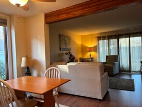 28 Mallard Cove Rd in East Hampton, CT - Building Photo - Building Photo